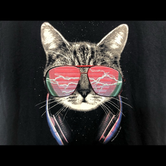 COOL CAT WITH SUNGLASSES AND HEADPHONES | TSHIRT - Picture 2 of 4